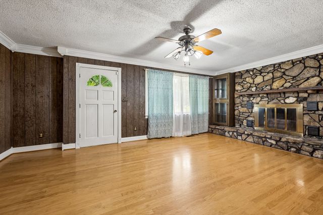 148 Maple St, Gordonsville, TN 38563
