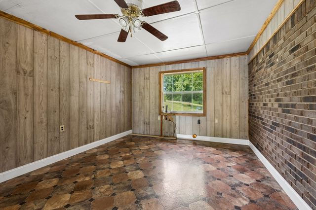 148 Maple St, Gordonsville, TN 38563