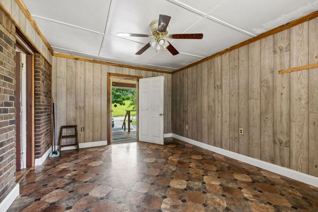 148 Maple St, Gordonsville, TN 38563