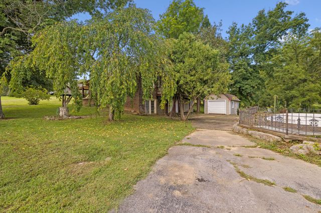 148 Maple St, Gordonsville, TN 38563