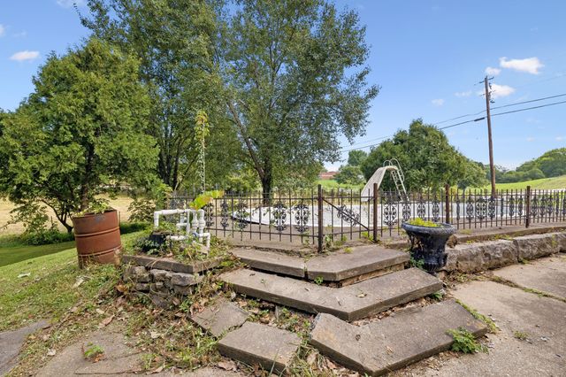148 Maple St, Gordonsville, TN 38563