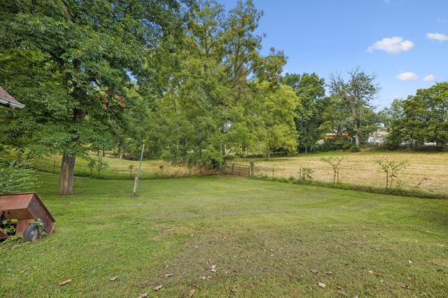 148 Maple St, Gordonsville, TN 38563
