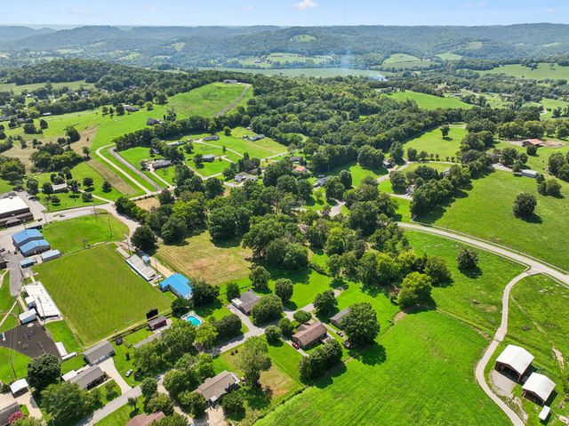 148 Maple St, Gordonsville, TN 38563