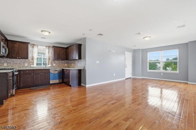 572 S 11Th St, Newark City, NJ 07103