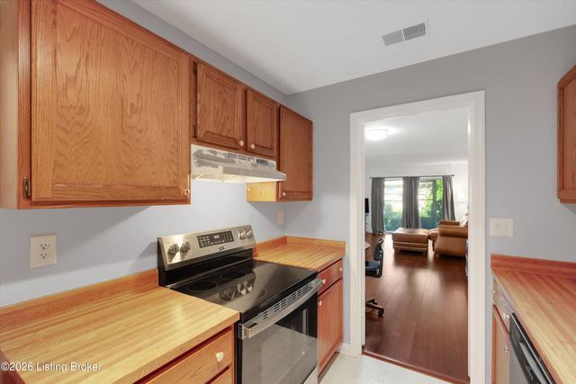 1002 Donard Park Ave, Louisville, KY 40218