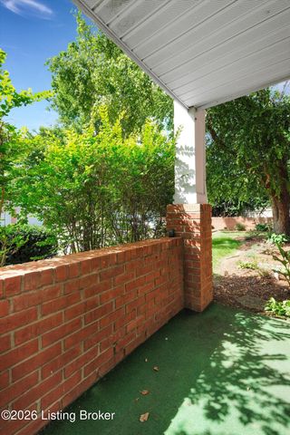 1002 Donard Park Ave, Louisville, KY 40218