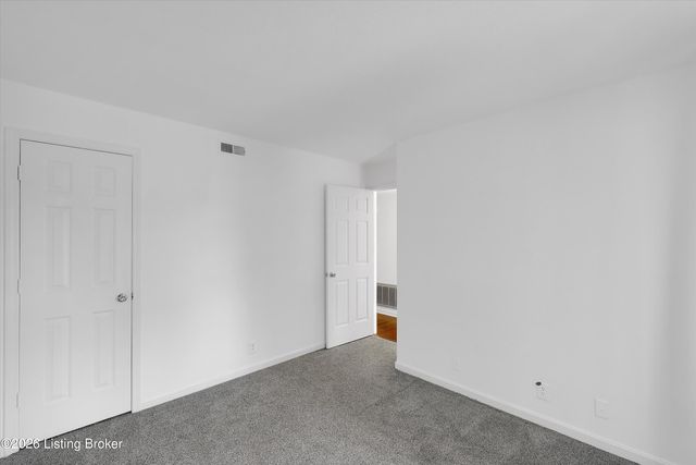 1002 Donard Park Ave, Louisville, KY 40218