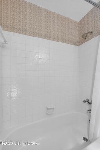 1002 Donard Park Ave, Louisville, KY 40218