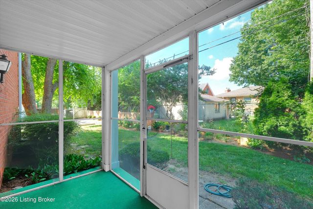 1002 Donard Park Ave, Louisville, KY 40218