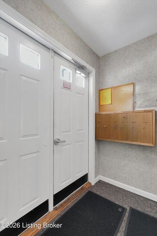 1002 Donard Park Ave, Louisville, KY 40218