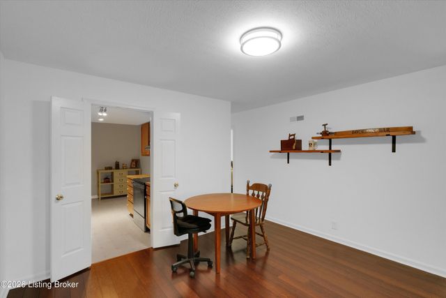 1002 Donard Park Ave, Louisville, KY 40218