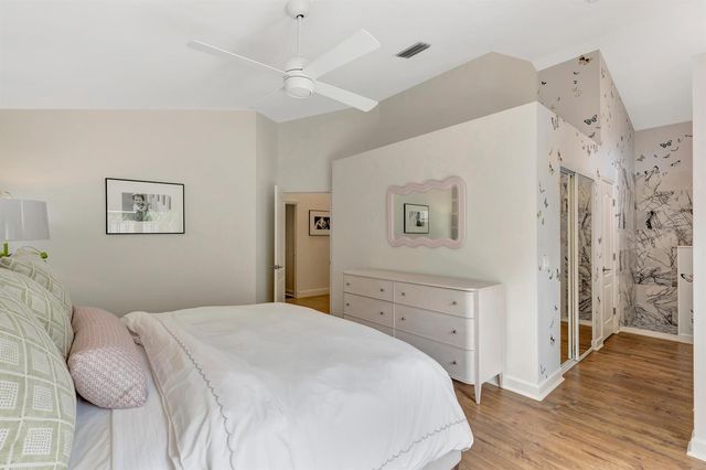 28 Admirals Court, Palm Beach Gardens, FL 33418