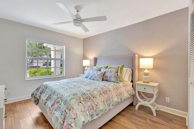 28 Admirals Court, Palm Beach Gardens, FL 33418