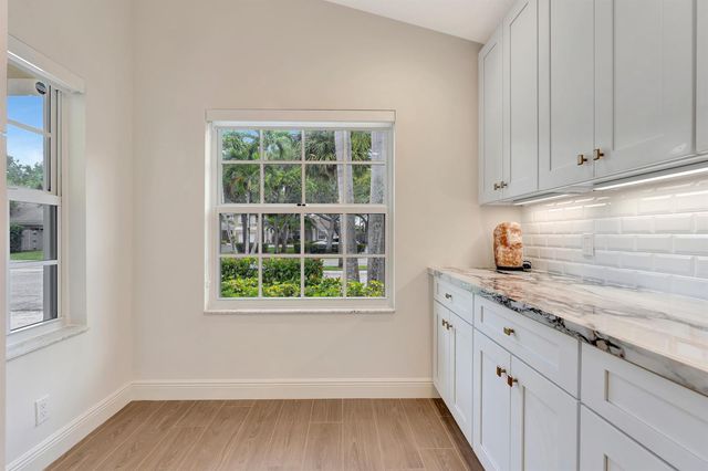 28 Admirals Court, Palm Beach Gardens, FL 33418