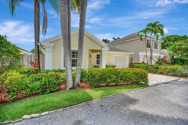 28 Admirals Court, Palm Beach Gardens, FL 33418