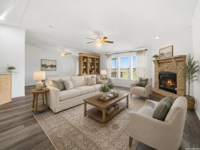 672 CUTTERS TRL, Pipe Creek, TX 78063