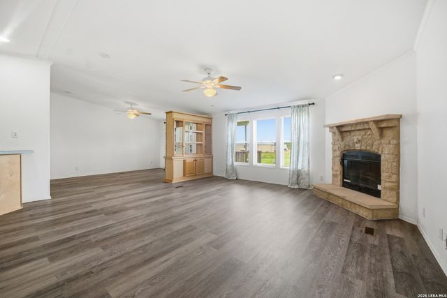 672 CUTTERS TRL, Pipe Creek, TX 78063