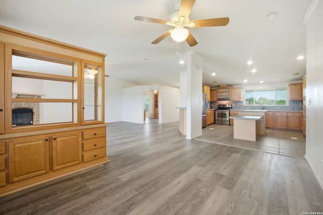672 CUTTERS TRL, Pipe Creek, TX 78063