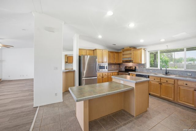 672 CUTTERS TRL, Pipe Creek, TX 78063