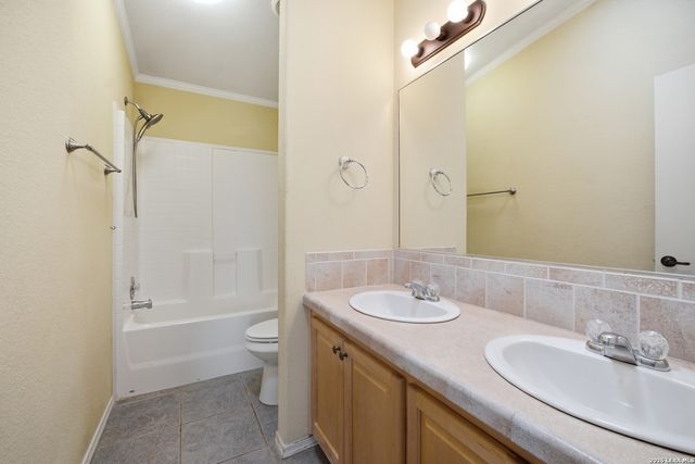 672 CUTTERS TRL, Pipe Creek, TX 78063