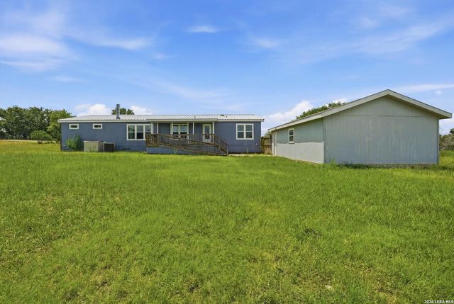 672 CUTTERS TRL, Pipe Creek, TX 78063