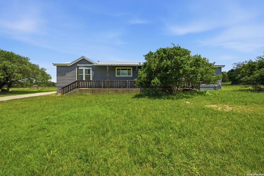 672 CUTTERS TRL, Pipe Creek, TX 78063