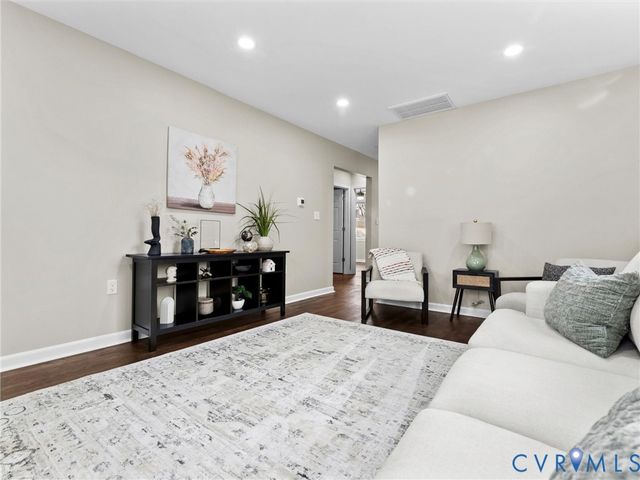 324 St Luke St, Petersburg, VA 23803