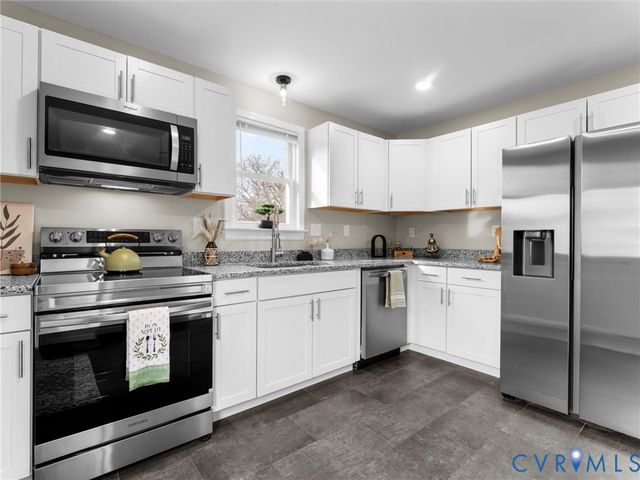 324 St Luke St, Petersburg, VA 23803