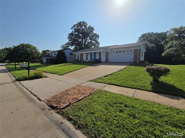 12902 Vista Ridge Lane, St Louis, MO 63138