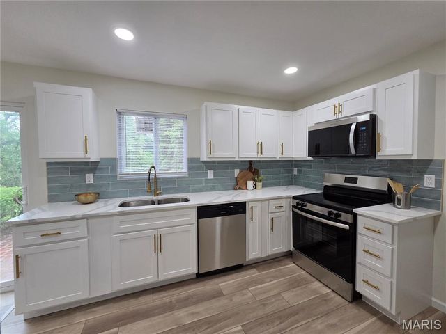 12902 Vista Ridge Lane, St Louis, MO 63138