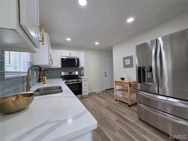 12902 Vista Ridge Lane, St Louis, MO 63138