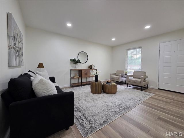 12902 Vista Ridge Lane, St Louis, MO 63138