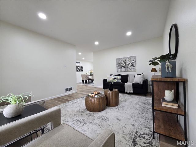12902 Vista Ridge Lane, St Louis, MO 63138