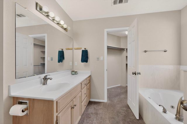 6944 Forest Hills Drive NE, Albuquerque, NM 87109