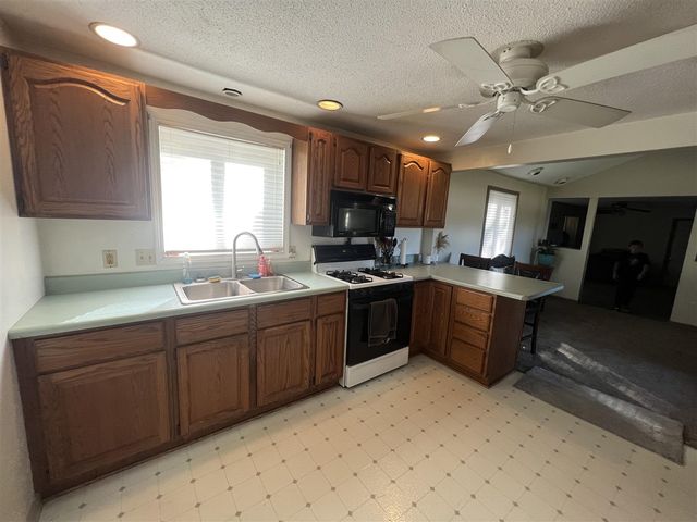 131 E Chicago Road, Coldwater, MI 49036