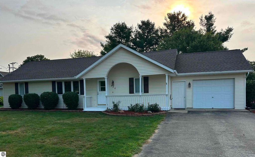Image 1 of property listing at 436 N Chippewa, Shepherd, MI 48883