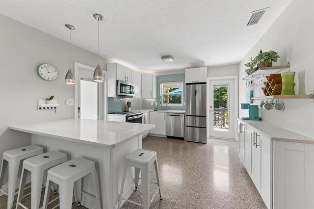 127 SW 10th Avenue, Boynton Beach, FL 33435