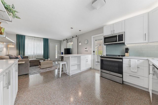 127 SW 10th Avenue, Boynton Beach, FL 33435