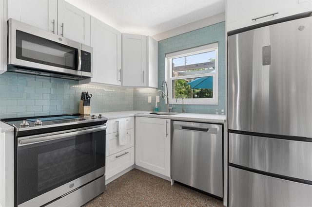 127 SW 10th Avenue, Boynton Beach, FL 33435