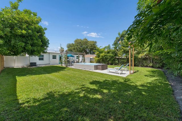 127 SW 10th Avenue, Boynton Beach, FL 33435