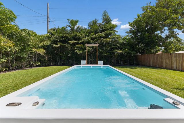 127 SW 10th Avenue, Boynton Beach, FL 33435