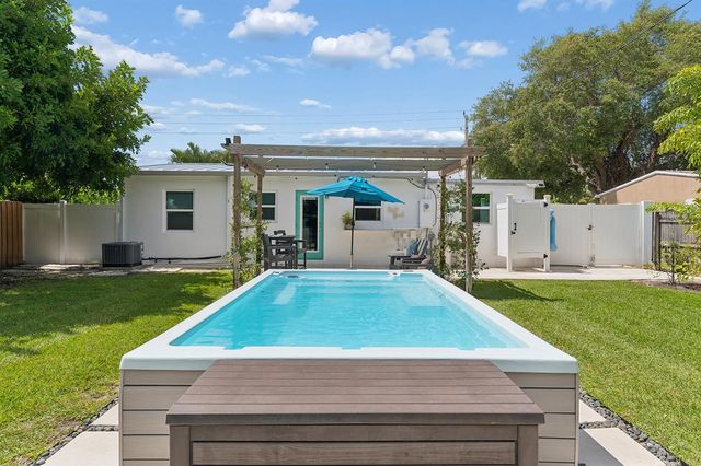127 SW 10th Avenue, Boynton Beach, FL 33435