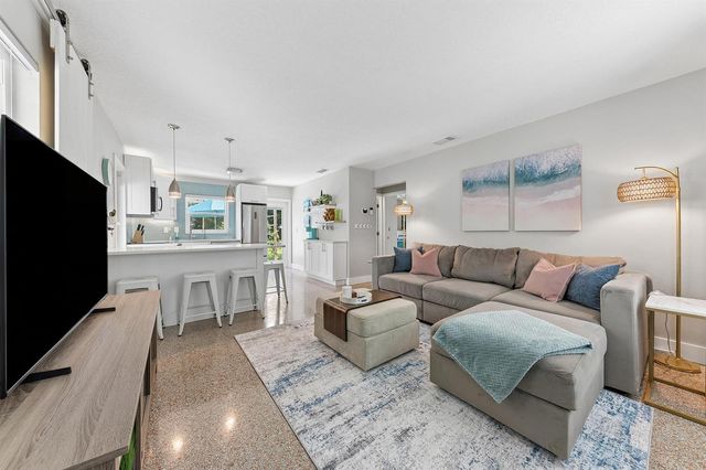 127 SW 10th Avenue, Boynton Beach, FL 33435