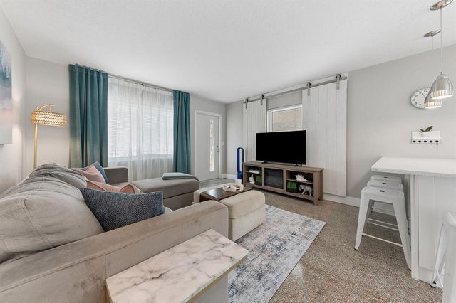 127 SW 10th Avenue, Boynton Beach, FL 33435