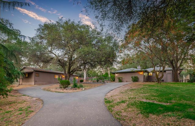 9345 Whiskey Bar Rd, Loomis, CA 95650