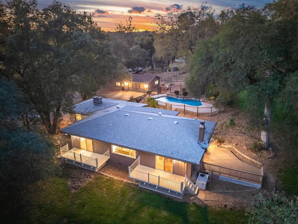 9345 Whiskey Bar Rd, Loomis, CA 95650