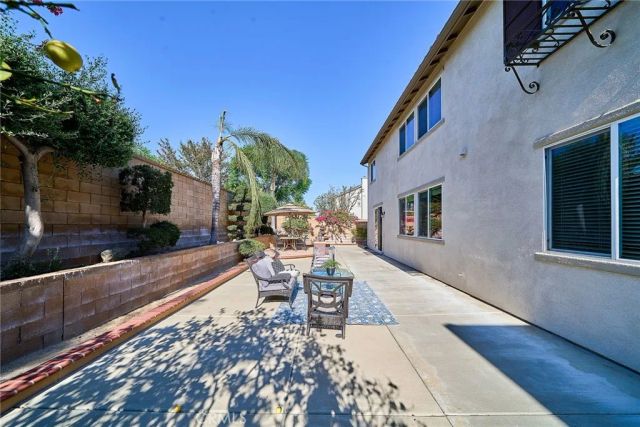 15592 Iron Spring Lane, Fontana, CA 92336