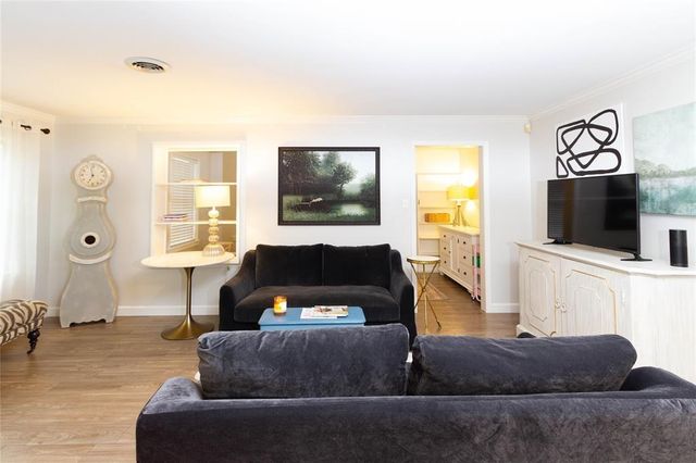 4607 Pine Street, Bellaire, TX 77401