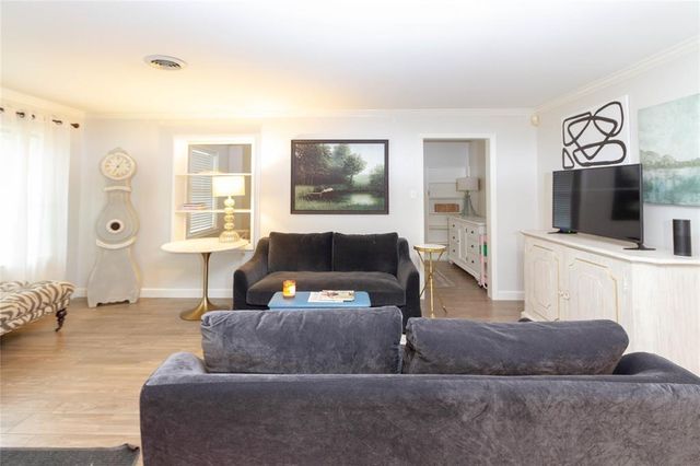 4607 Pine Street, Bellaire, TX 77401