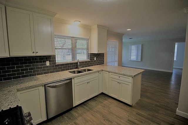 4607 Pine Street, Bellaire, TX 77401